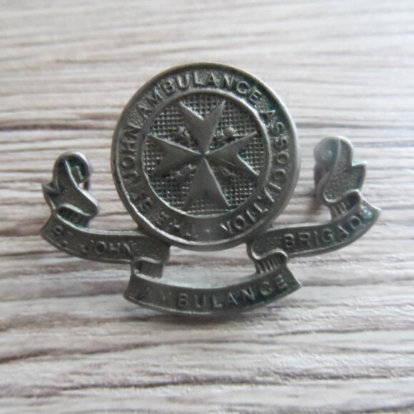 South Africa St. John Ambulance Badge (28mm X 37mm) - Picture 1 of 2